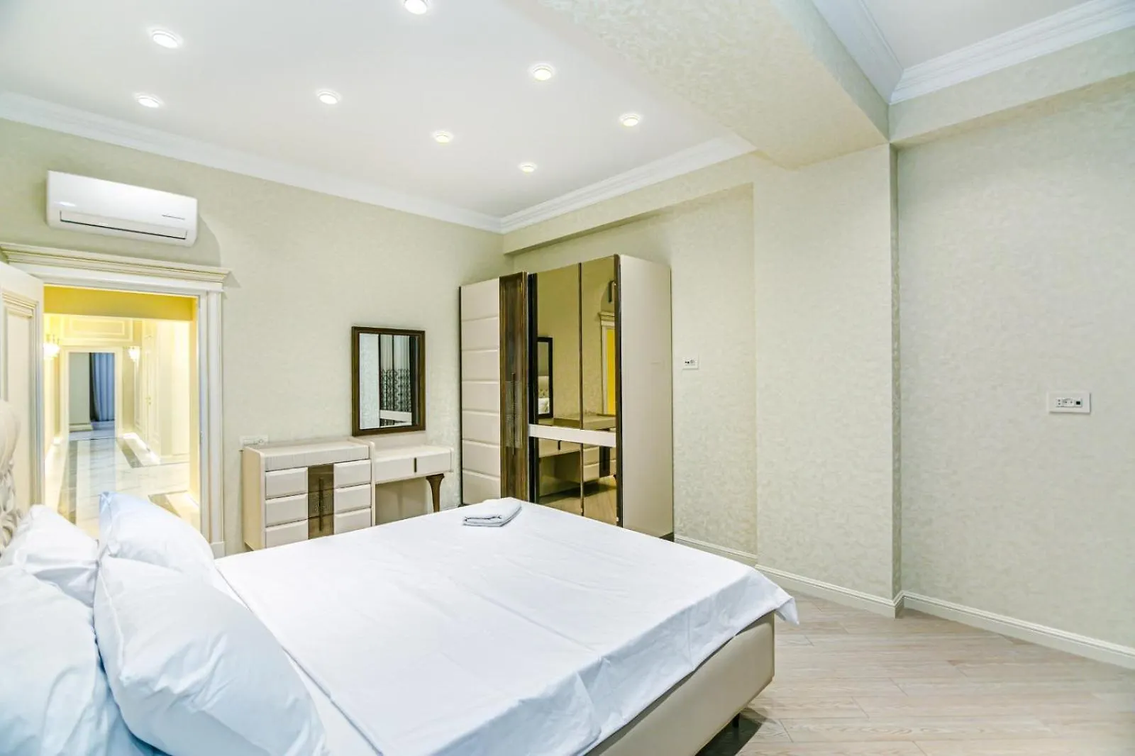Premium Apartment In Street Nizami Baku